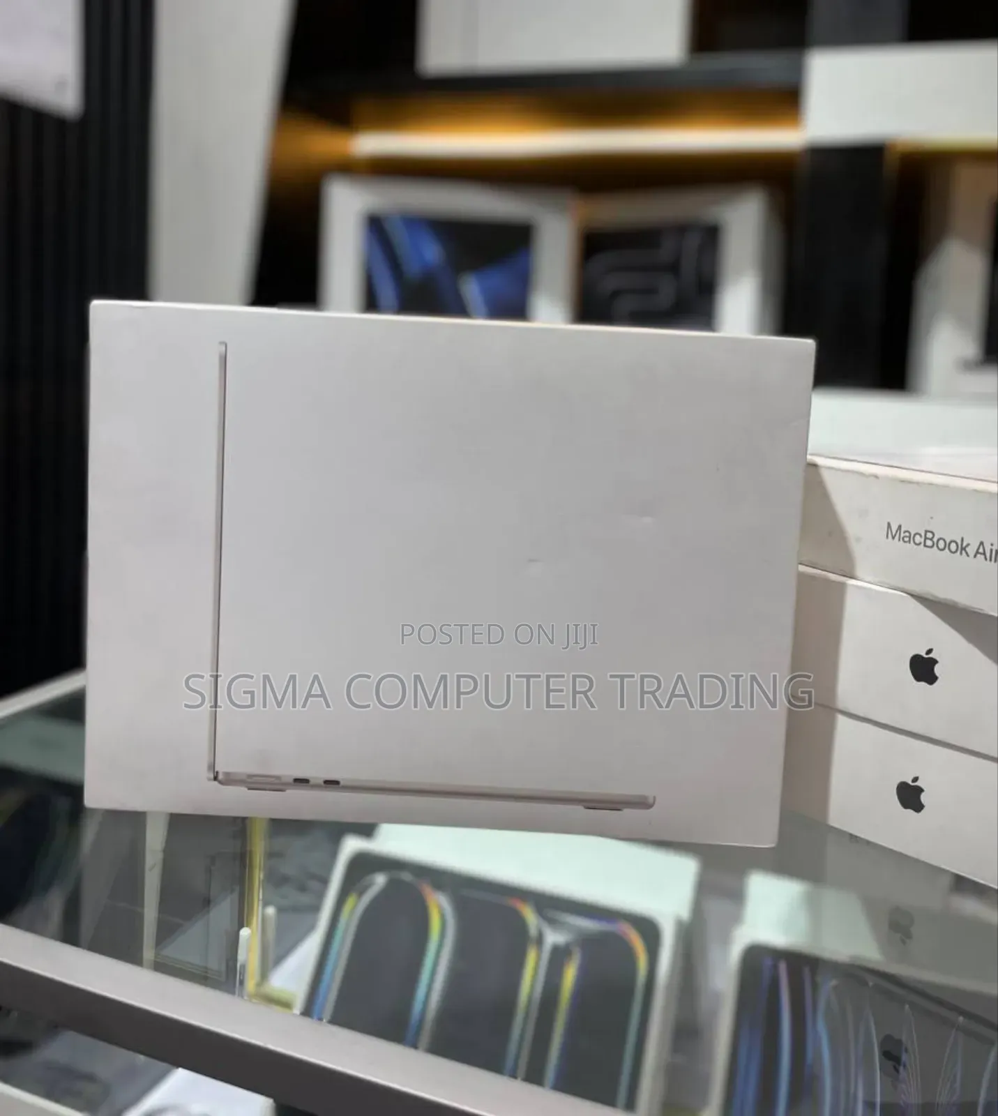 New Laptop Apple MacBook Air 2024 M3 13-Inch 16GB Apple M4 SSD 256GB