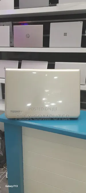 New Laptop Toshiba Satellite C850 8GB Intel Core I3 HDD 1T