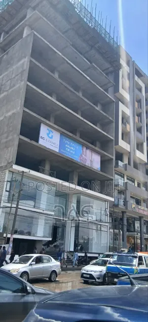 የንግድ ሱቅ ሽያጭ በመሀል ቦሌ ከ9.5 ካሬ ጀምሮ