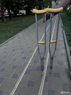 Crutches/Kranch/Transferring Weight Legs to the Arm/Shoulder