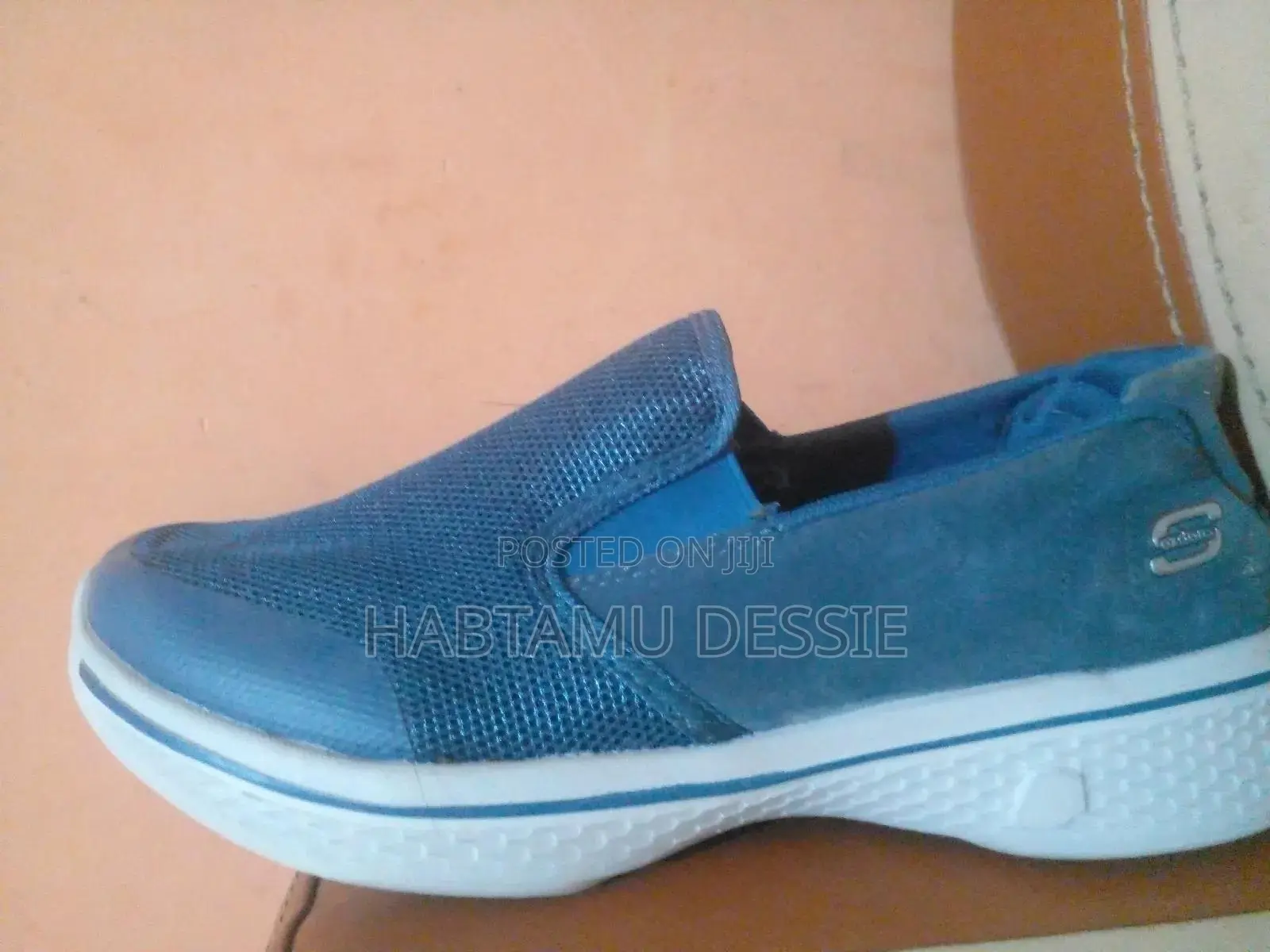 Sketchers Shoes