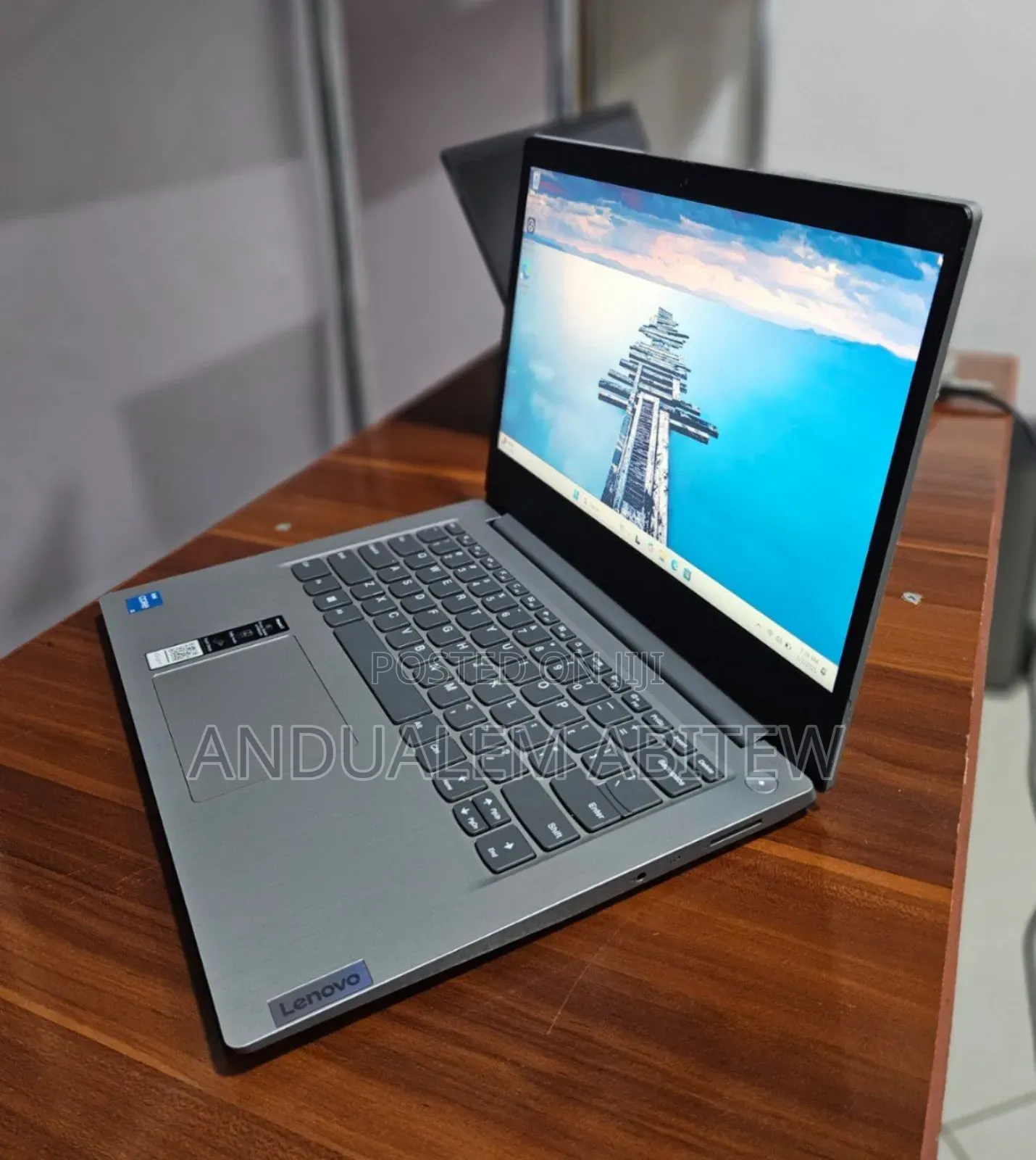 New Laptop Lenovo IdeaPad Z710 8GB Intel Core I3 SSD 256GB