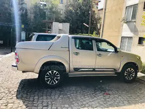 Toyota Hilux 2012 Brown