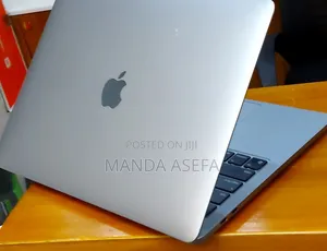 New Laptop Apple MacBook Pro 8GB Apple M2 SSD 256GB