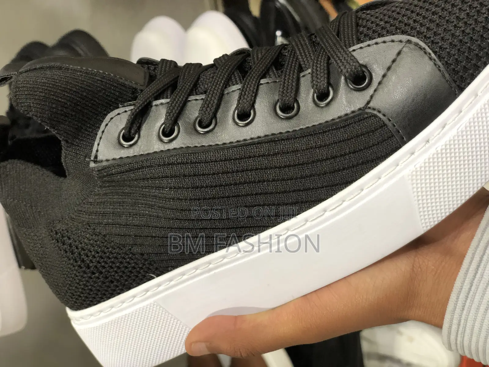 Chekich Sneakers Black and White