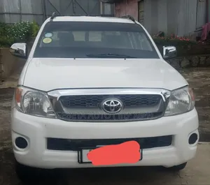 Toyota Hilux 2011 White