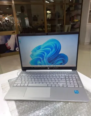 New Laptop HP Stream Notebook 8GB Intel Core I3 HDD 1T