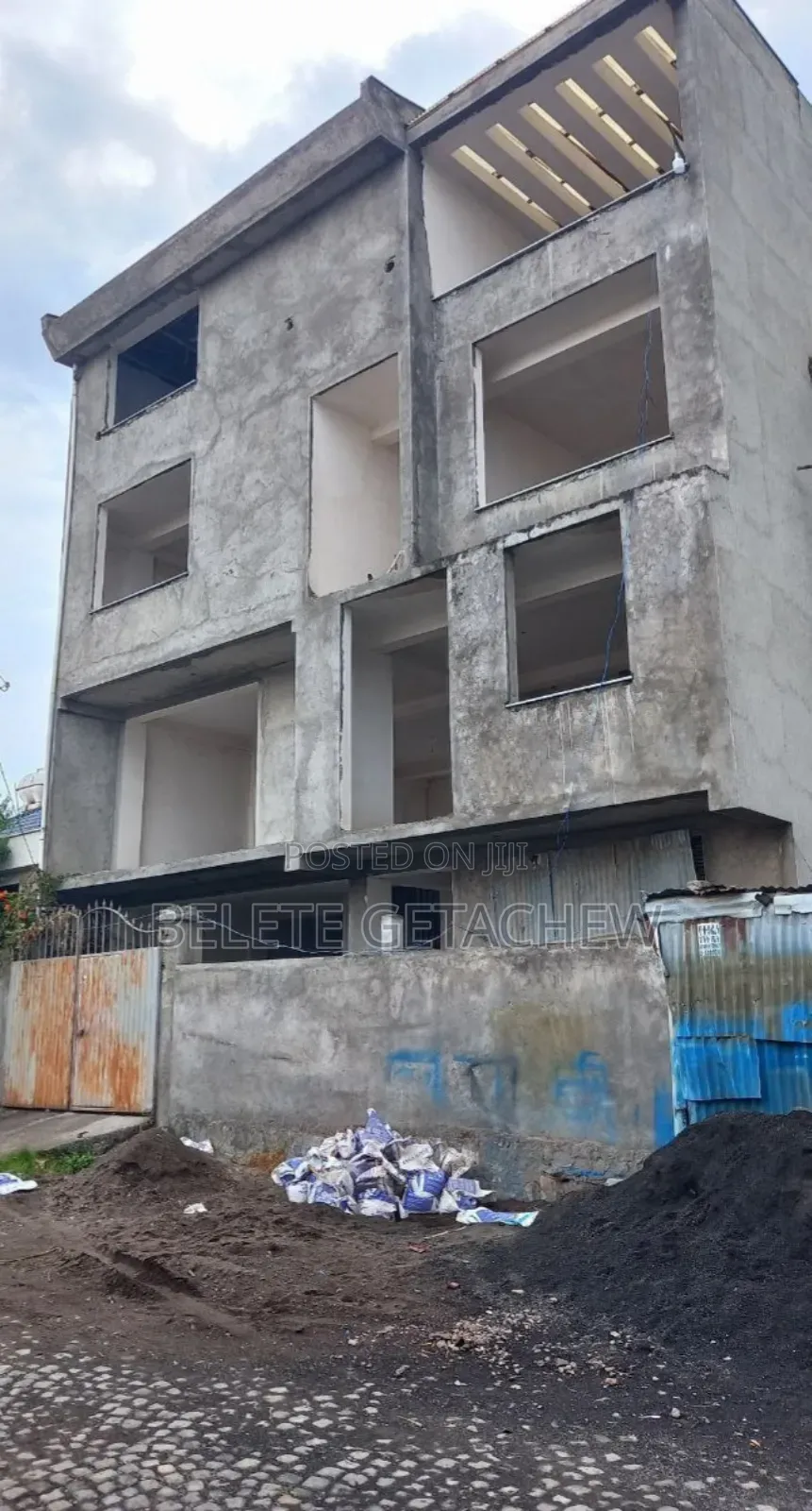 8bdrm House in Ayat Compound, G+3, Bole for sale
