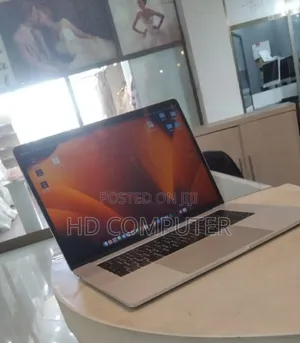 New Laptop Apple MacBook Pro 2017 16GB Intel Core I7 SSD 512GB