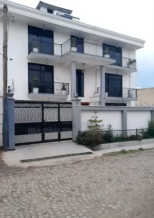 Furnished 10bdrm House in አያት አካባቢ ኮምፋውንድ ውስጥ, Yeka for sale