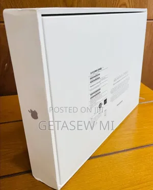 New Laptop Apple MacBook Air 2022 M2 8GB Apple M2 SSD 256GB