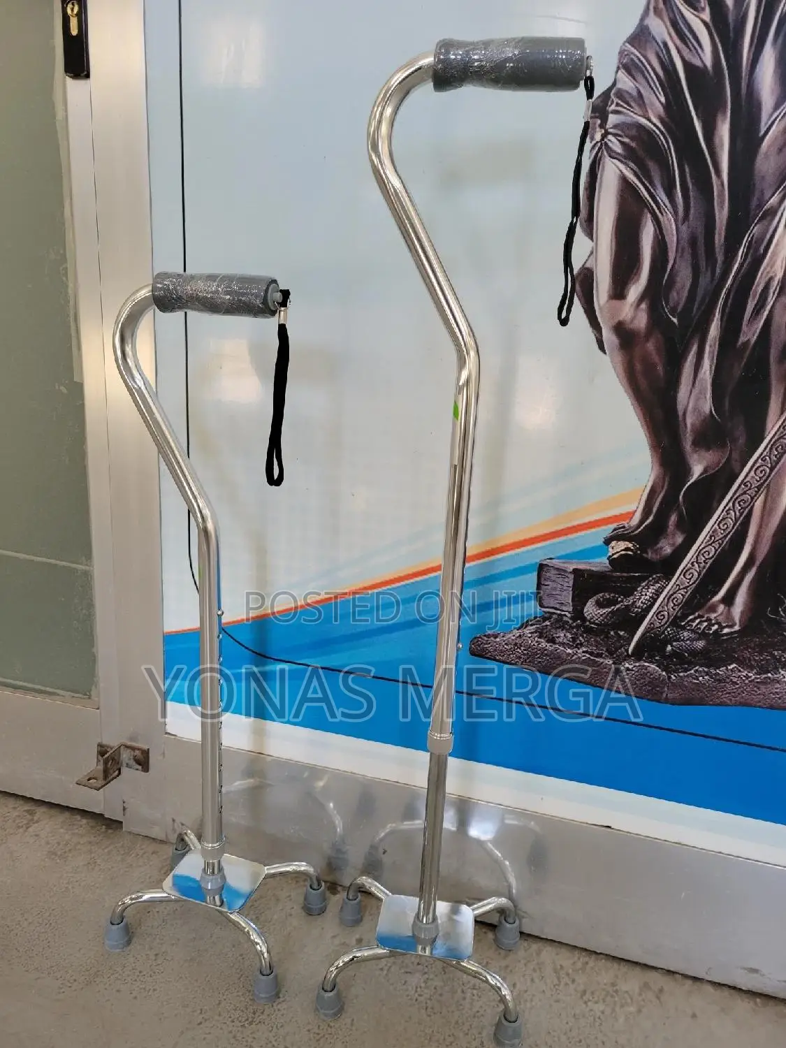 Essential Medical Supply w1301bl Small Base Quad Cane