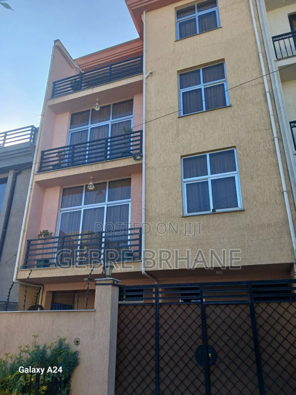 5bdrm House in G+3, Yeka for rent