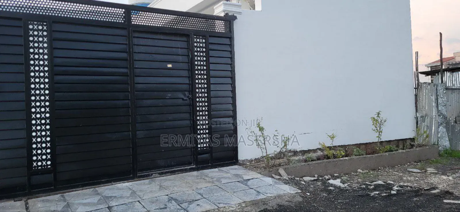 Furnished 3bdrm Villa in Yeka for sale