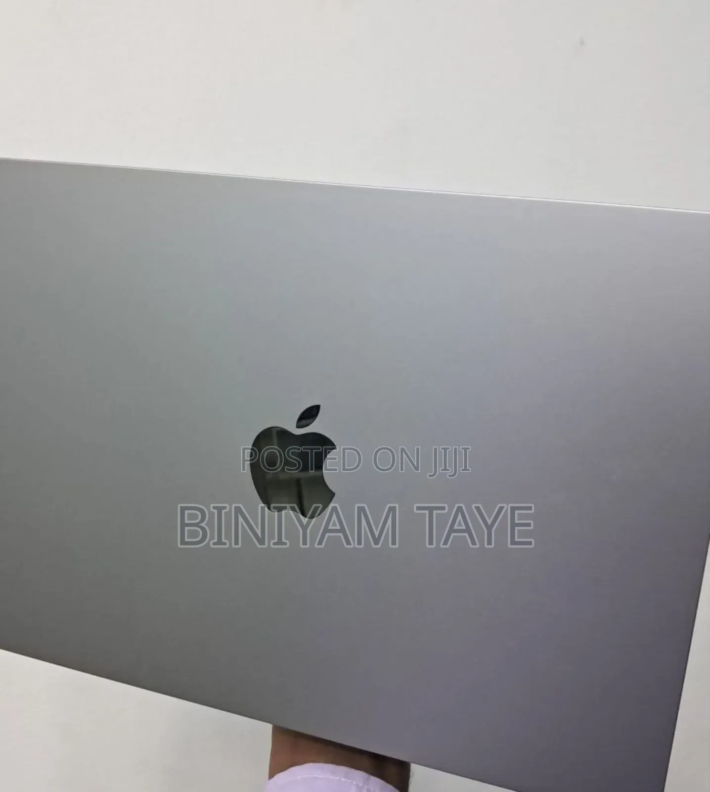New Laptop Apple MacBook Air 2022 M2 8GB Apple M2 SSD 250GB