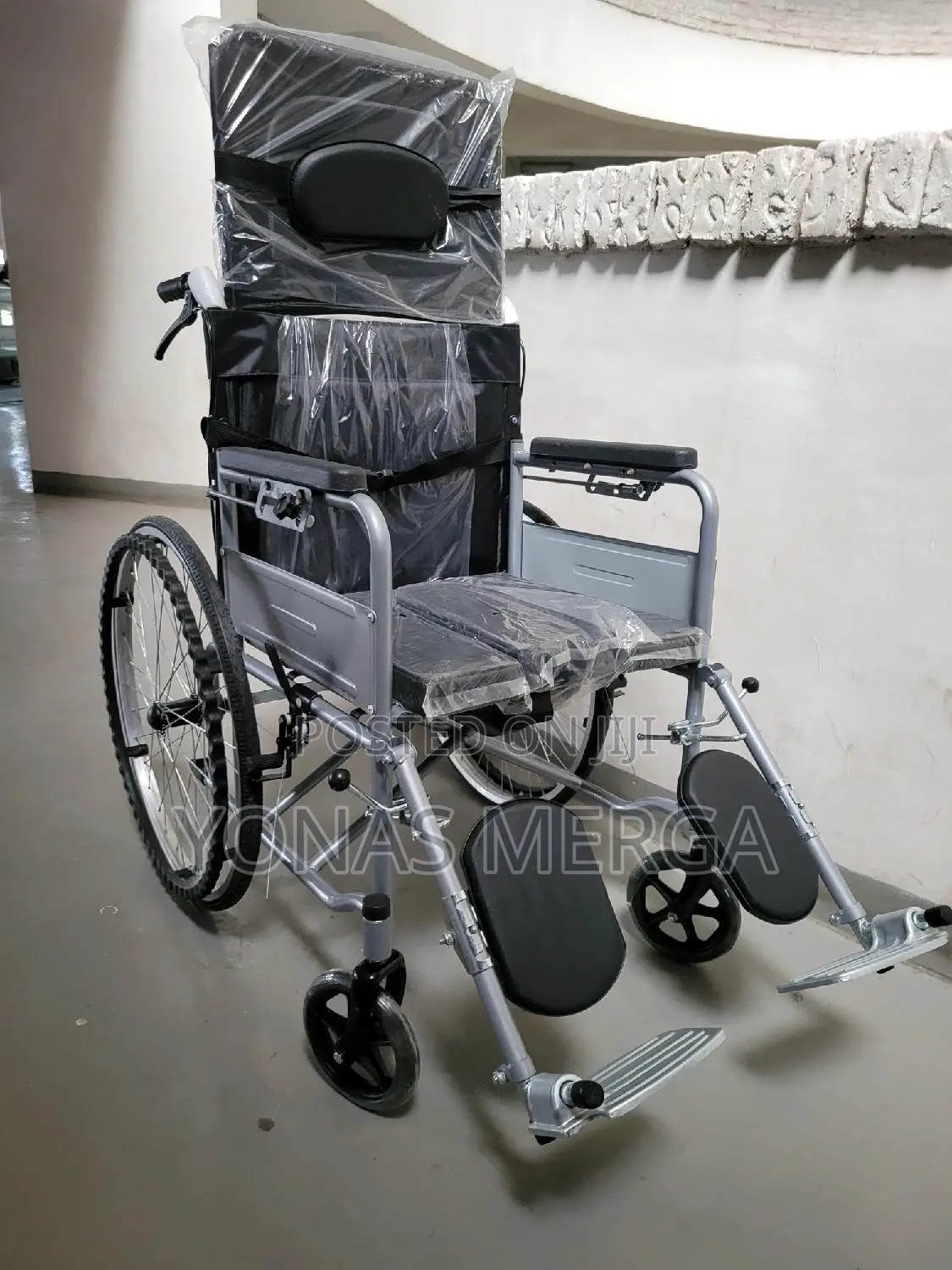 Heighten the Headrest:The Backrest Wheelchair፮康wheelchair