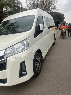 Toyota HiAce 2022 White