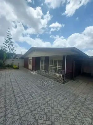 3bdrm Villa in የአያት ቪላ ያልታደሰ, Bole for sale