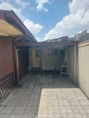 3bdrm Villa in የአያት ቪላ ያልታደሰ, Bole for sale