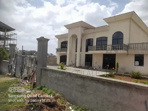 5bdrm Apartment in Roseta Real State, Yeka for sale