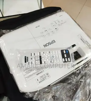 Brand New Epson Projector With Bag and Remote