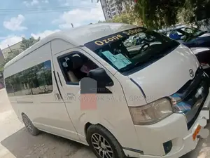 Toyota HiAce 2018 White