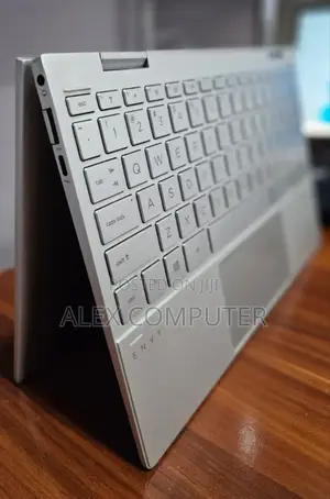 New Laptop HP Envy X360 8GB Intel Core I7 SSD 512GB