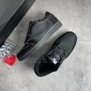 Retro Low Nike Travis Scott