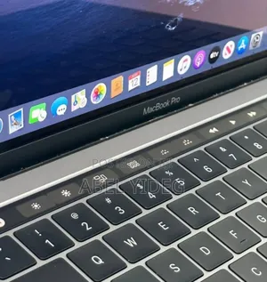 New Laptop Apple MacBook Pro 2018 8GB Intel Core I5 SSD 256GB