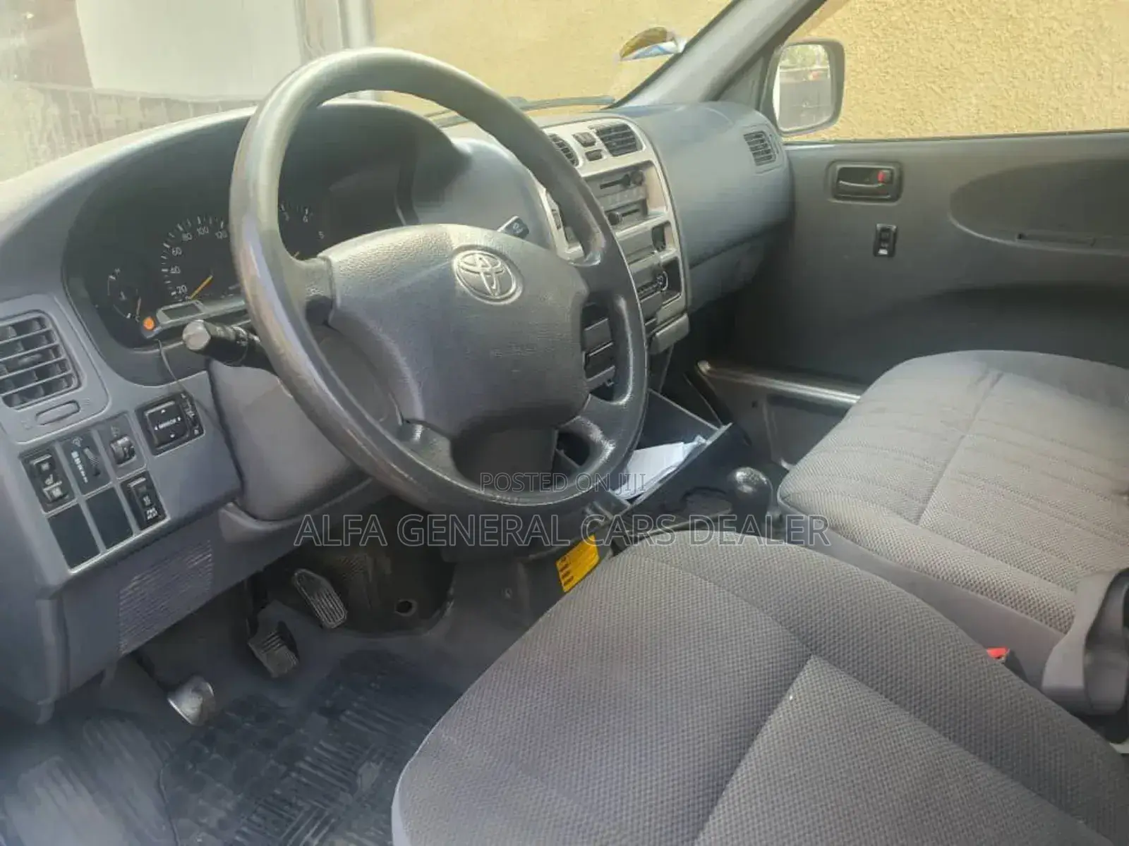 Toyota HiAce 2005 White