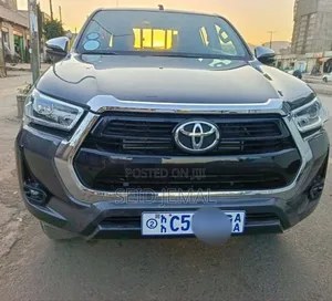 Toyota Hilux 2022 Gray