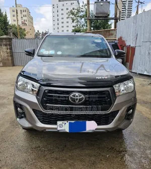 Toyota Hilux 2020 Gray