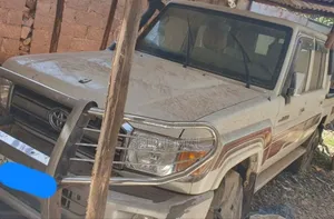Toyota Land Cruiser 2015 Gold