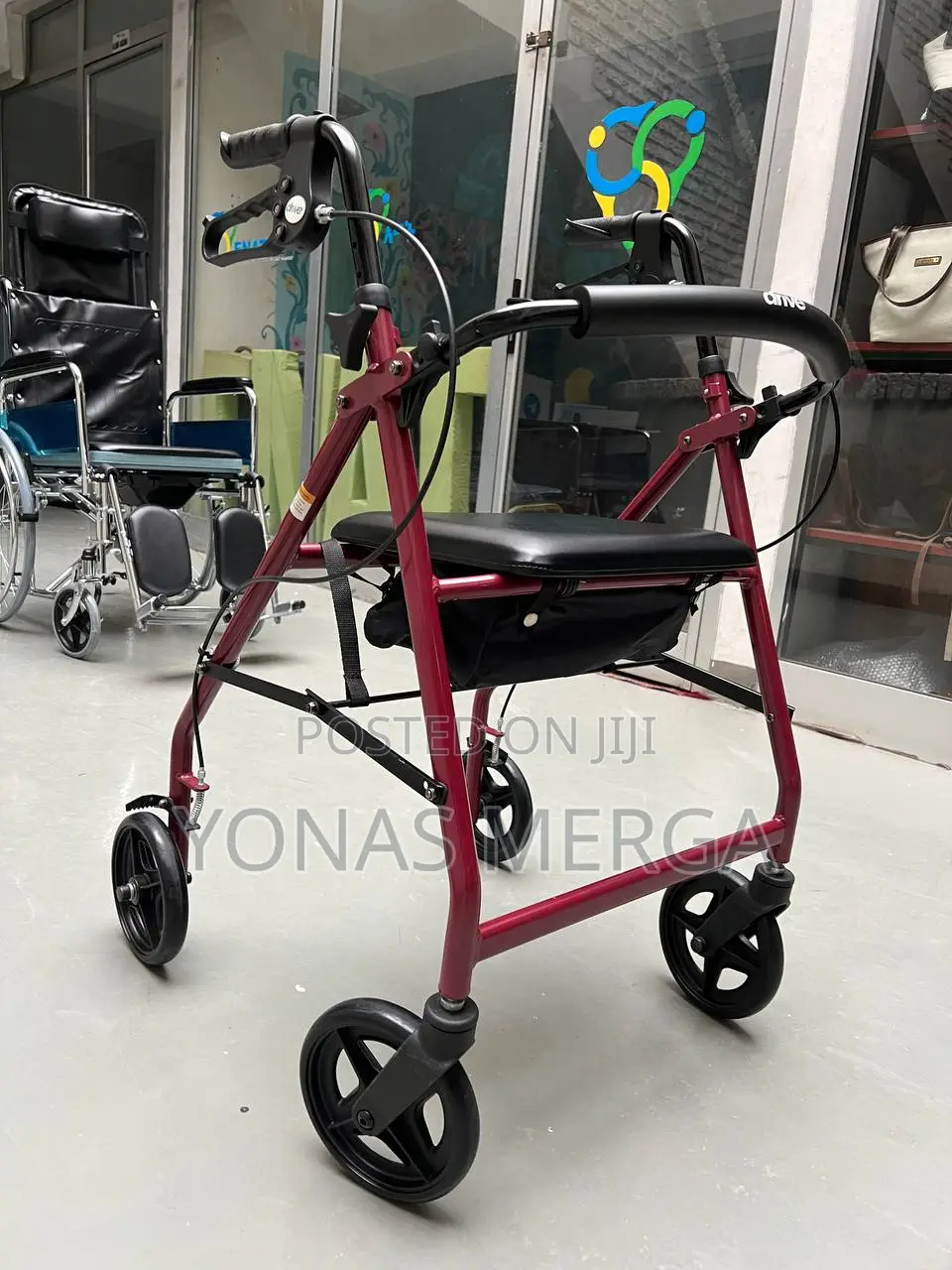 Walker//Walker፬٨adjustable to Suit All Users of Various Size