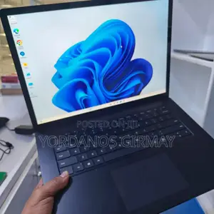 New Laptop Microsoft Surface Book 3 8GB AMD Ryzen 5 SSD 256GB