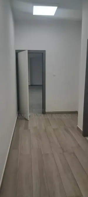 አስቸኳይ የሚከራይ ቢሮ 115sqm በካሜ 550birr With Vat