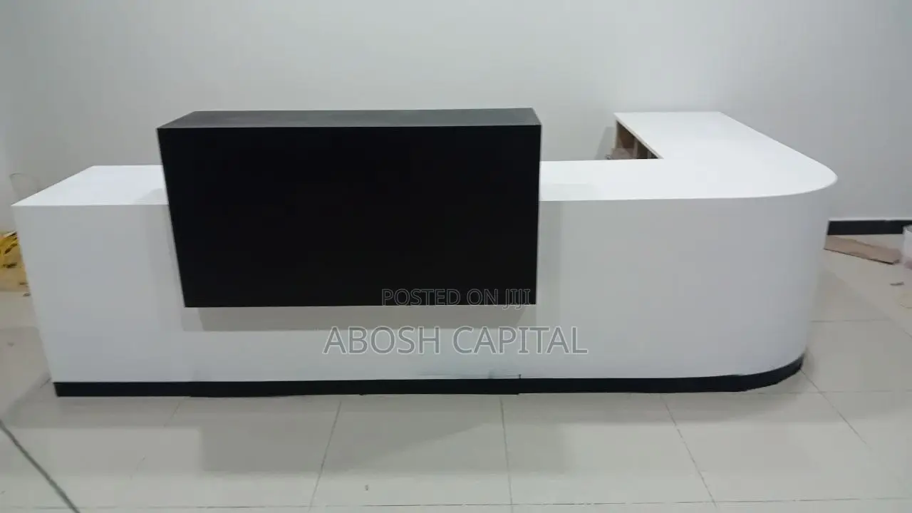 Reception Table ( የእንግዳ መቀበያ ጠረጴዛ )