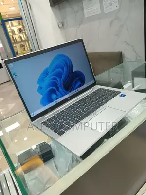 New Laptop HP EliteBook 840 G8 16GB Intel Core I7 SSD 512GB