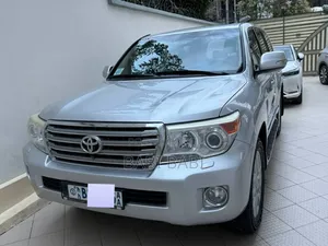 Toyota Land Cruiser 2016 Silver