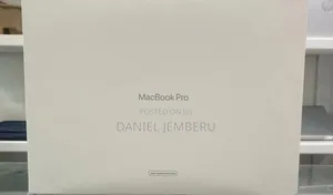 New Laptop Apple MacBook Pro 2022 M2 24GB Apple M2 SSD 4T