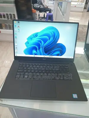 New Laptop Dell XPS 15 16GB Intel Core I7 SSD 512GB