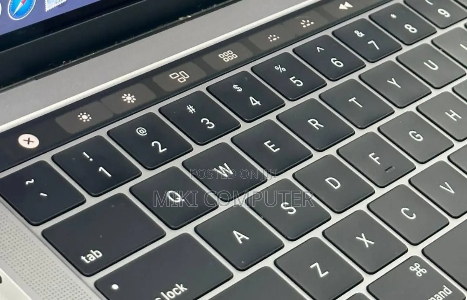 New Laptop Apple MacBook Pro 2018 8GB Intel Core I5 SSD 256GB