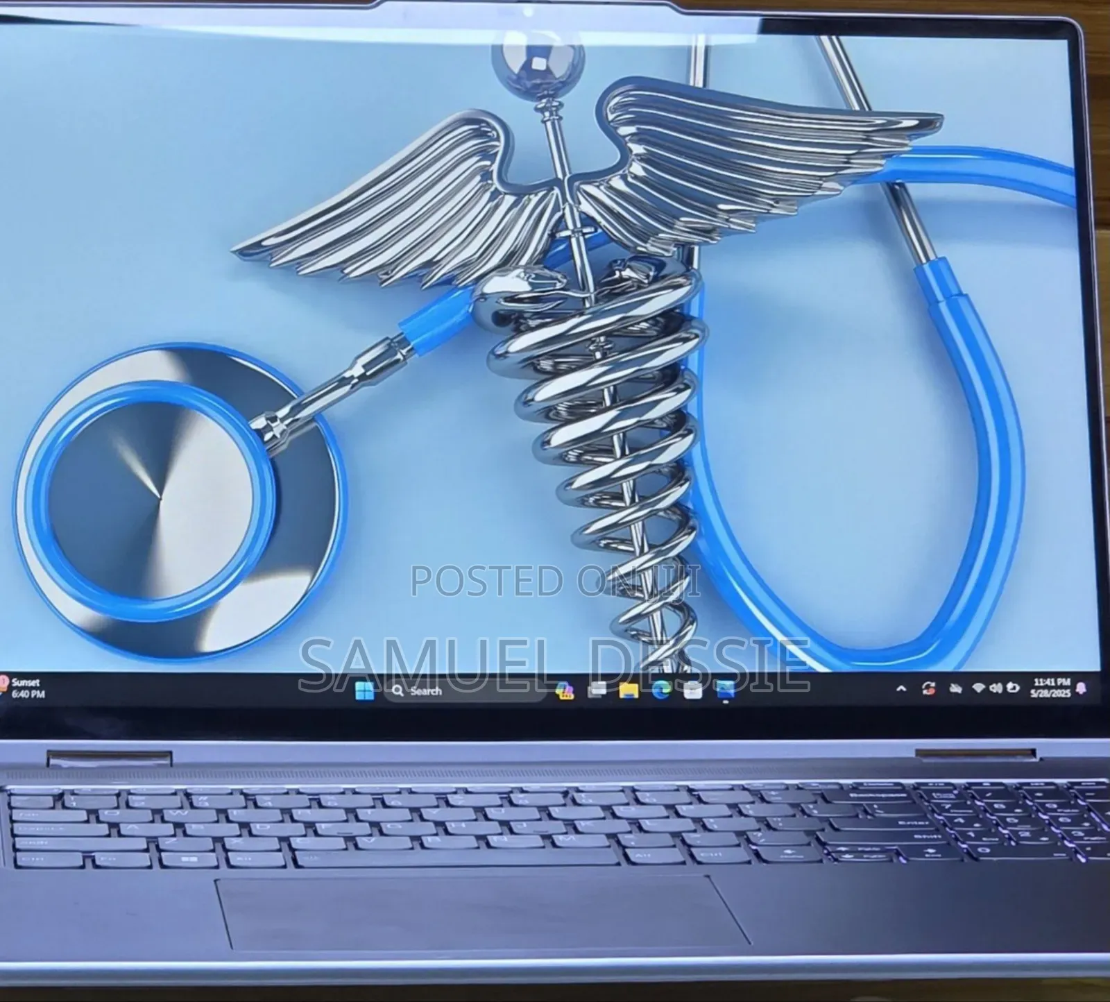 New Laptop Lenovo Yoga 7i 16GB Intel Core I7 SSD 512GB
