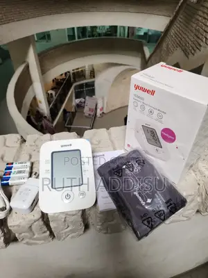 Digital Blood Pressuer Monitor起來rechargeable Battery Bp