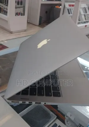 New Laptop Apple MacBook Pro 2015 16GB Intel Core I5 SSD 512GB