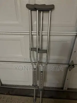 Walking Crutches With Underarm Pad Handgrip
Great Condition