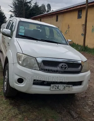 Toyota Hilux 2011 White