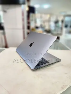 New Laptop Apple MacBook Pro 2022 M2 16GB Apple M1 Pro SSD 256GB