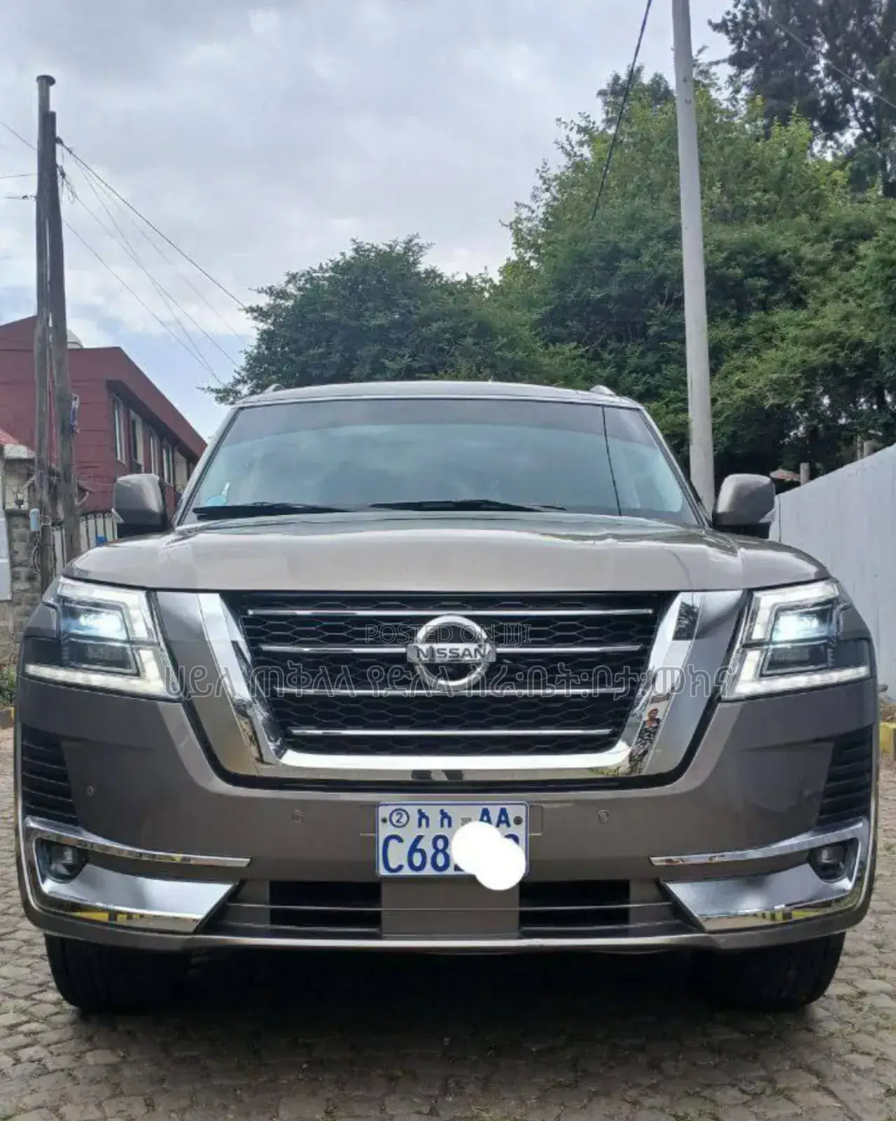 Nissan Patrol 2016 Pink