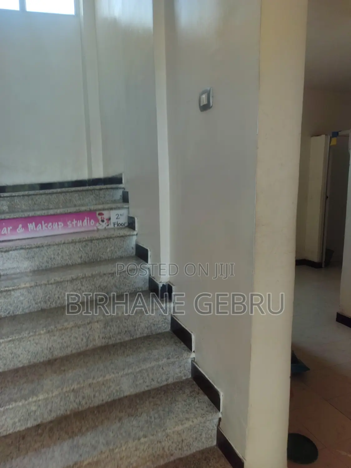 Luxury Complex Aparttiment Rent for Cafe Burger Resturant